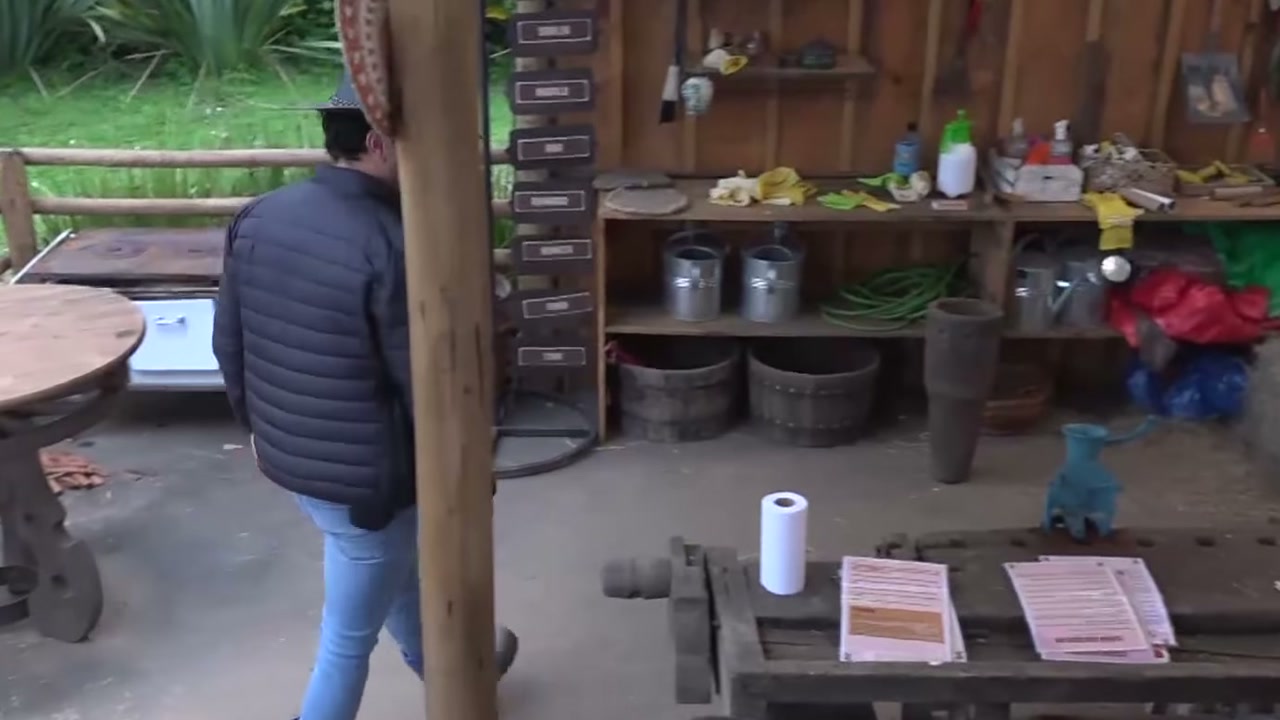 Murilo acusa Darlin de falsidade e aproximação com o Fazendeiro, mas ela rebate cobrando respeito às mulheres durante discussão em A Fazenda 18