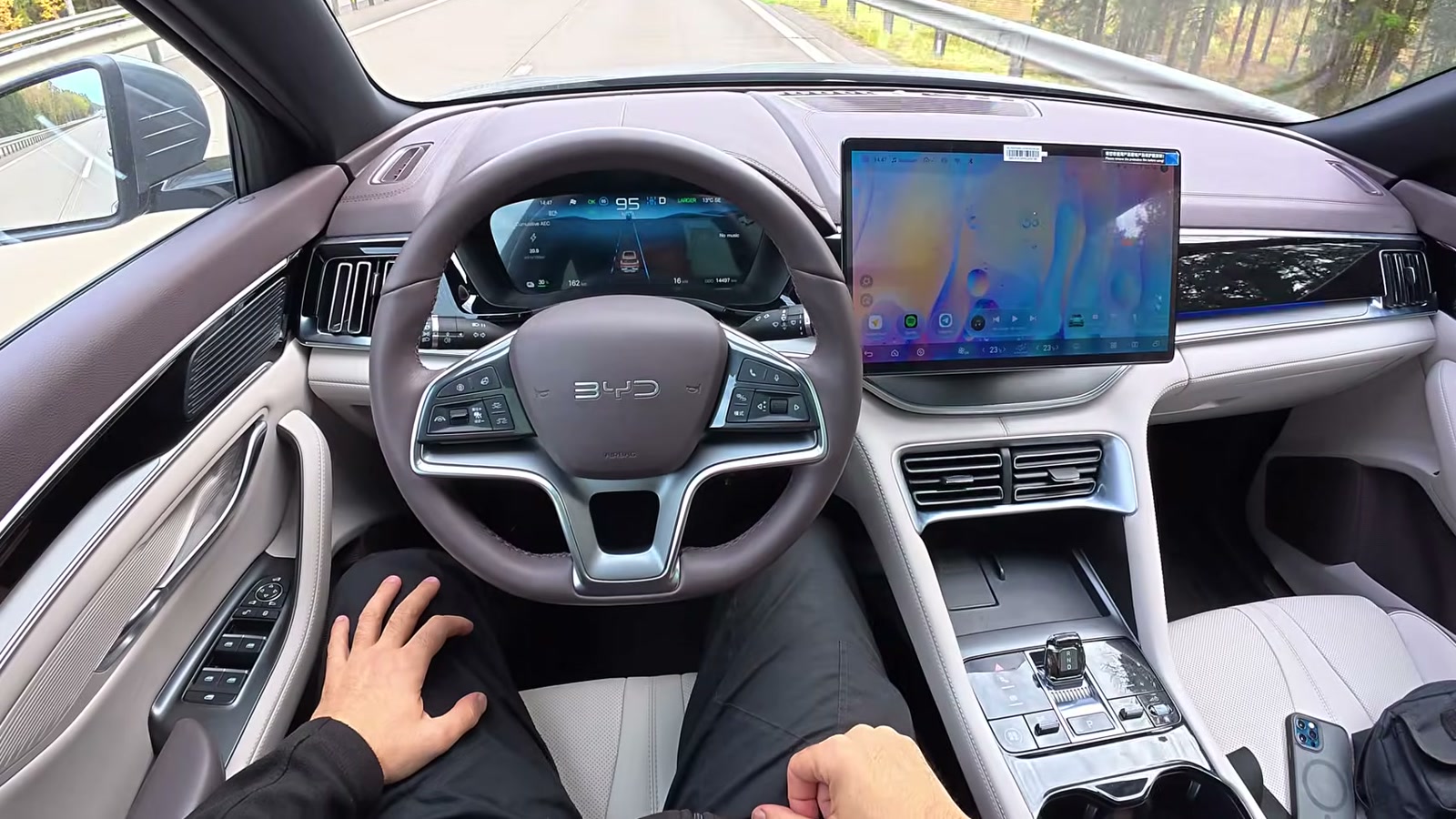 Cena de reportagem: 2025 BYD Song Plus  / BYD Seal U / BYD Sealion 6 - Teste de Direção POV, no trecho “Quadro de serviço: o que está confirmado e o que falta”