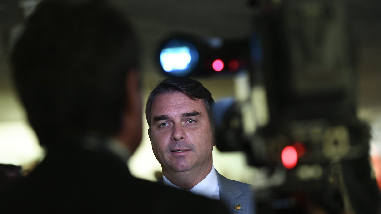 Cena de reportagem: entrevista - Senador Flávio Bolsonaro (PL-RJ), no trecho “Quadro de serviço: o que acompanhar”
