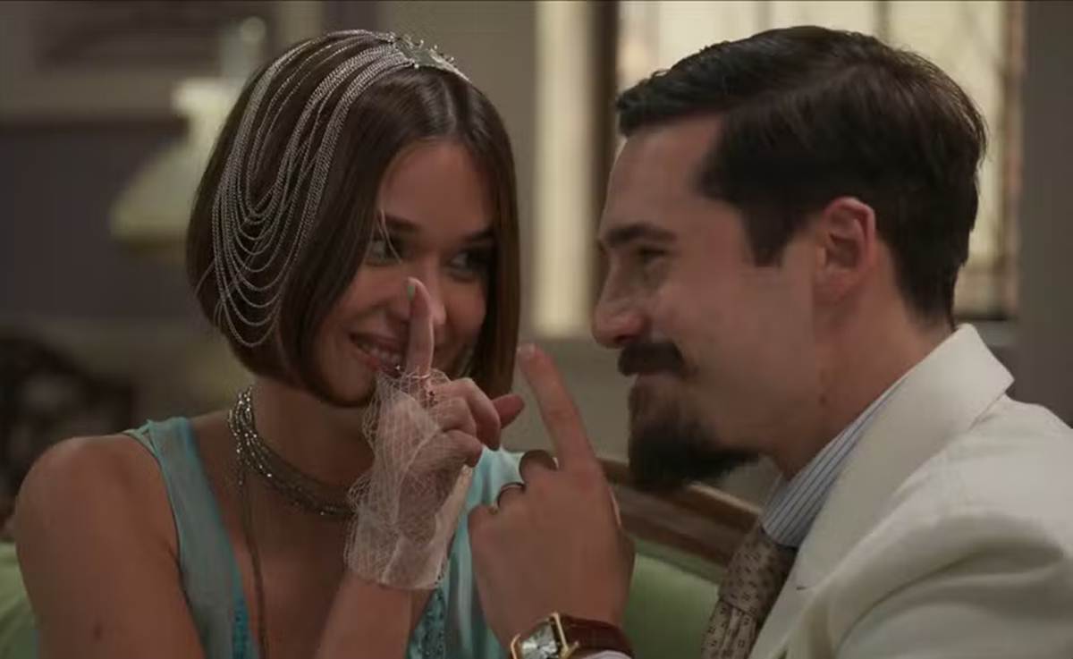 Cena de reportagem: a Nobreza do Amor: Mirinho se dá mal ao tentar enganar Virgínia - Portal Área VI, no trecho “Theresa Fonseca e Nicolas Prattes no altar”