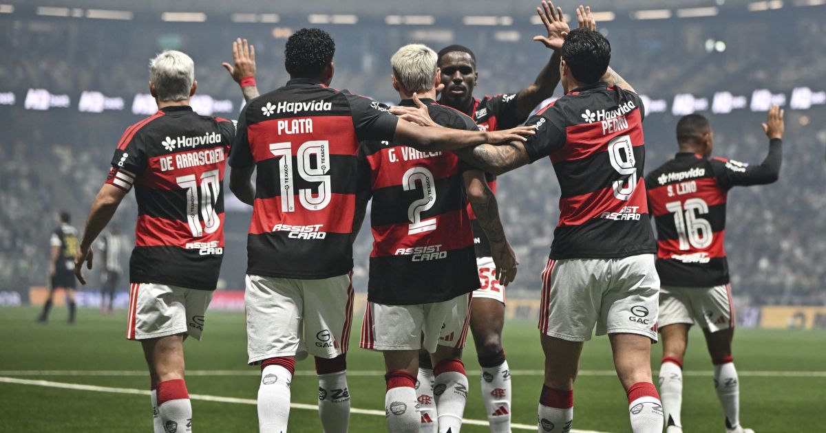 Cena de reportagem: flamengo castiga Atlético-MG na Arena MRV e chega à quarta vitória seguida CNN B, no trecho “Lodi empata e o pênalti decide nos acréscimos”