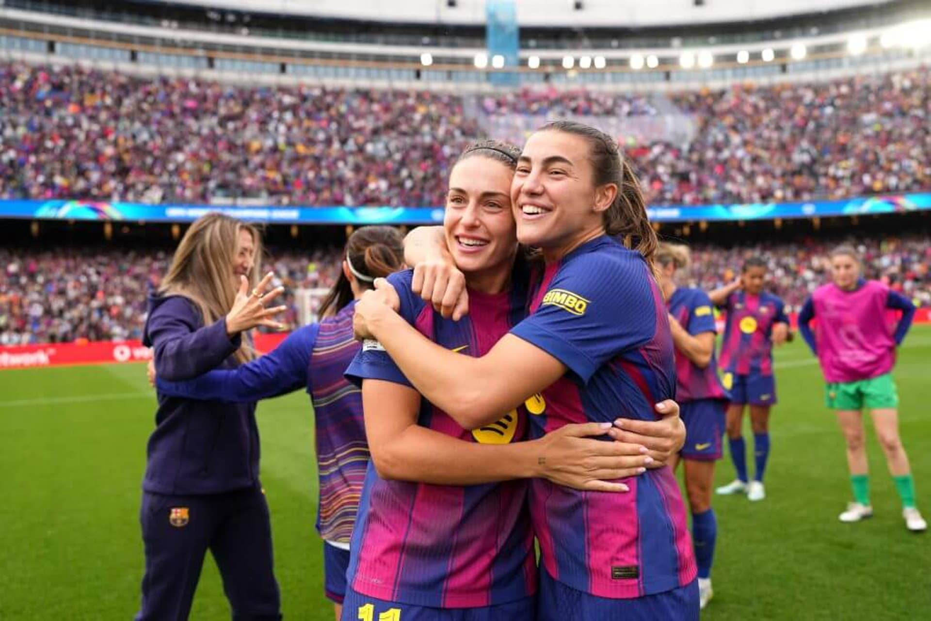 Cena de reportagem: patri Guijarro interview: Barcelona’s guiding force who allows Bonmati and Putel, no trecho “Os outros prêmios da noite”