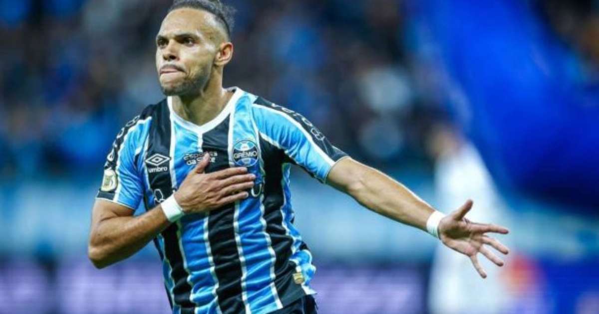 Cena de reportagem: braithwaite brilha, Grêmio vence o Fortaleza e encerra jejum no Brasileirão, no trecho “O Coritiba também teve chances”