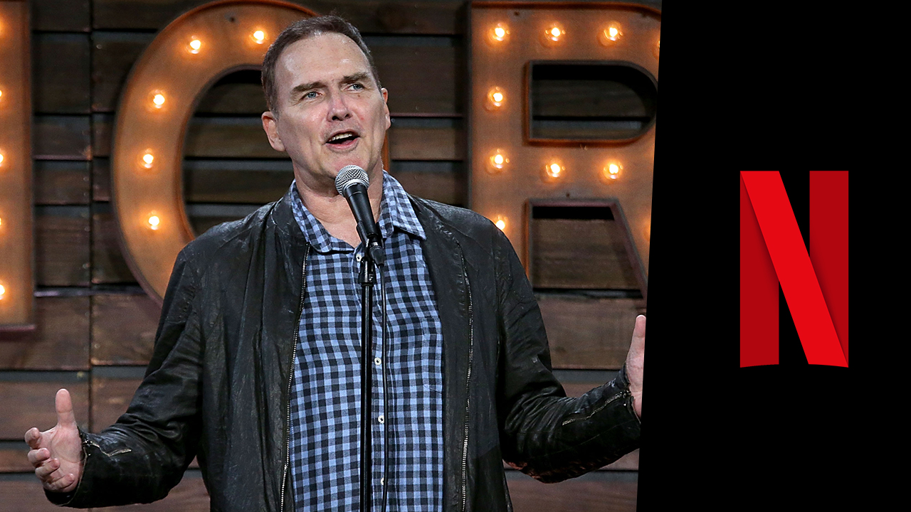 Cena de reportagem: judd Apatow's Norm Macdonald Documentary 'Norm: The Tale Of Norm' Preps For Rele, no trecho “O estilo de humor de Macdonald”