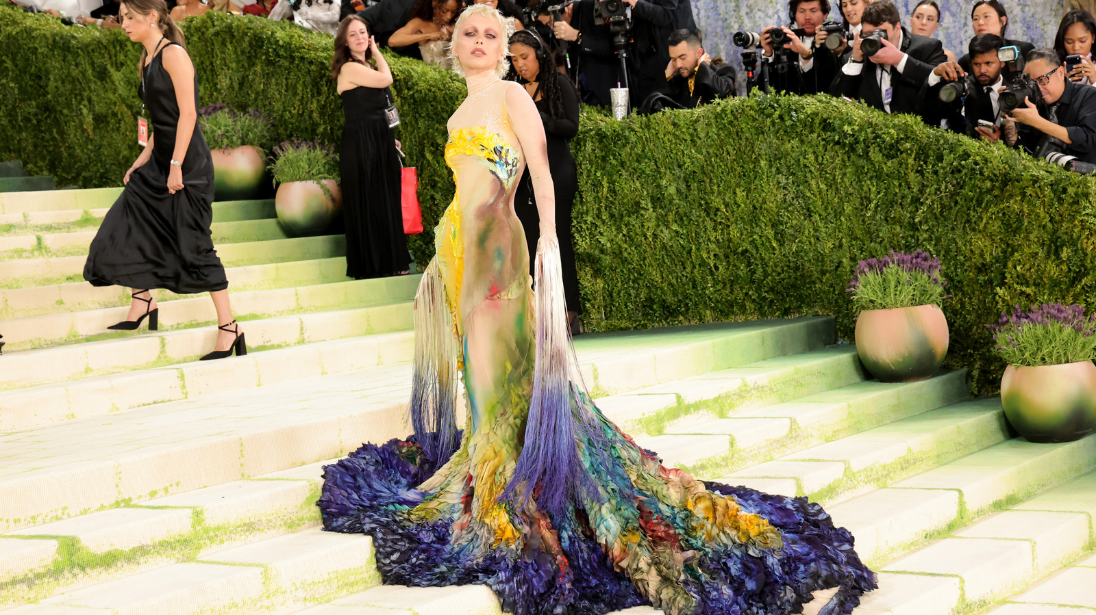 Cena de reportagem: the Best-Dressed Celebs At The 2026 Met Gala, no trecho “Quanto o baile arrecada”