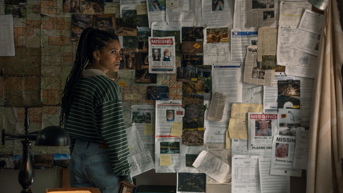 Cena de reportagem: apple TV’s 'Nocturne' sets October premiere, drops first look - The Hindu, no trecho “Como a série vai sair ao longo do mês”