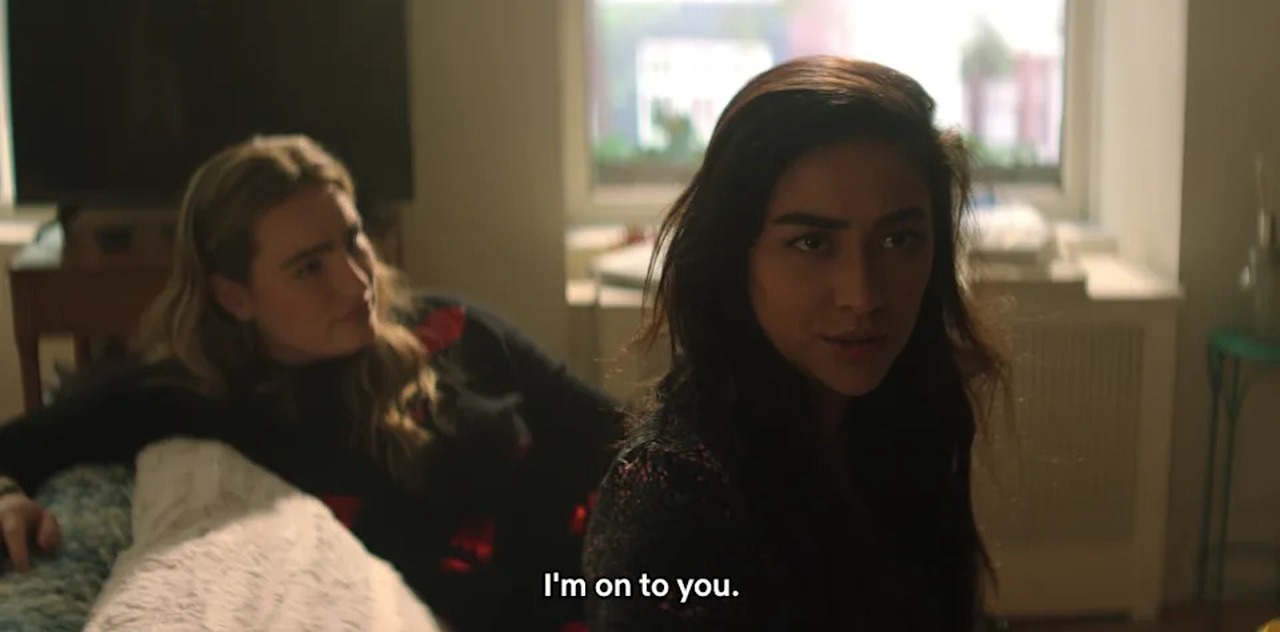 Cena de reportagem: 9 Times Peach Salinger Was Totally Right About Joe in 'You' - Yahoo Sports, no trecho “Outras estreias da semana na Netflix”