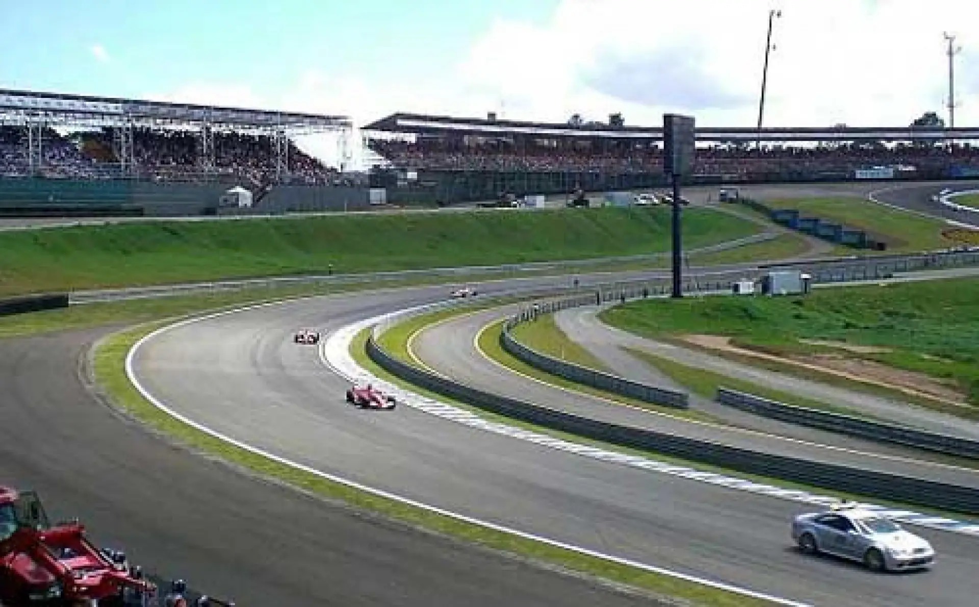 Cena de reportagem: charter a Private Jet to the Brazilian Grand Prix in Sao Paulo, no trecho “Onde assistir”