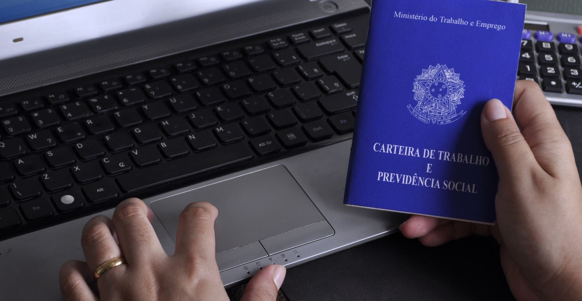 Cena de reportagem: consultar registro na carteira de trabalho pelo CPF: veja como, no trecho “Quantas parcelas são pagas”