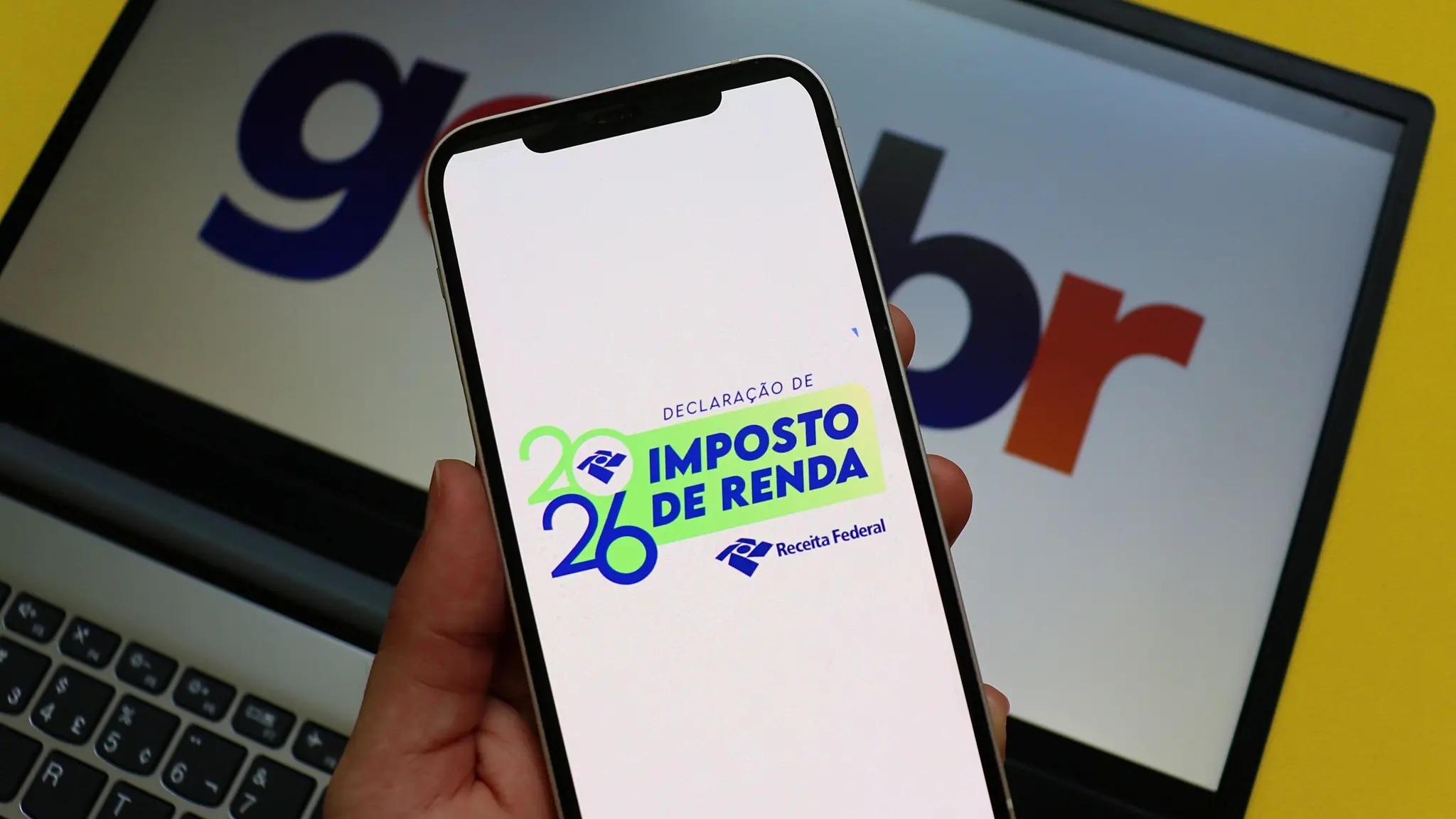Cena de reportagem: imposto de Renda 2026: celular ou computador para fazer a declaração? -  Negócios - Diário do Nordeste, no trecho “Como consultar se a restituição está liberada”