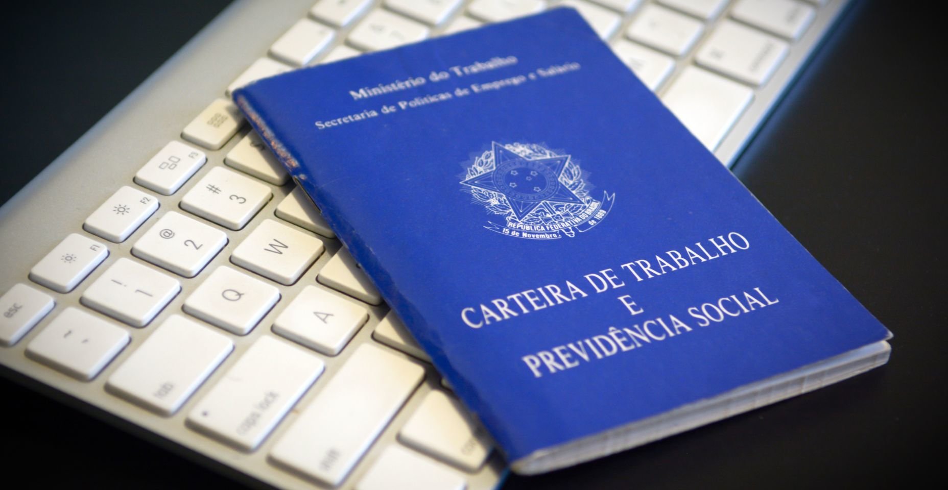 Cena de reportagem: como consultar o seguro-desemprego pelo CPF Blog Crédito, no trecho “Dúvidas e canais oficiais”