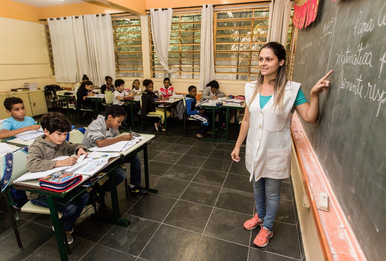 Cena de reportagem: quem é o professor da rede estadual de São Paulo?, no trecho “Saúde: vacina, pré-natal e peso”