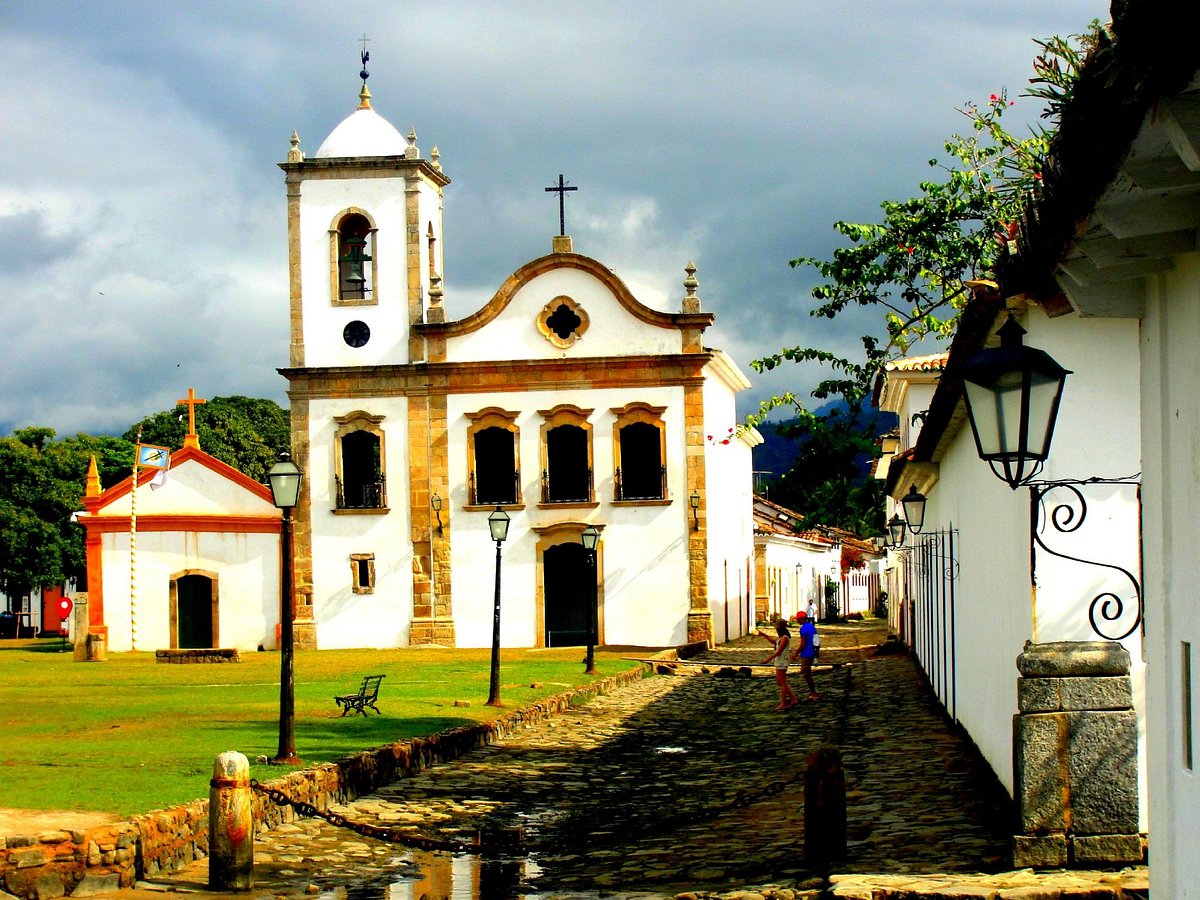 Cena de reportagem: sacred & Religious Sites in Historic City Center (Paraty), no trecho “Antes de ir”