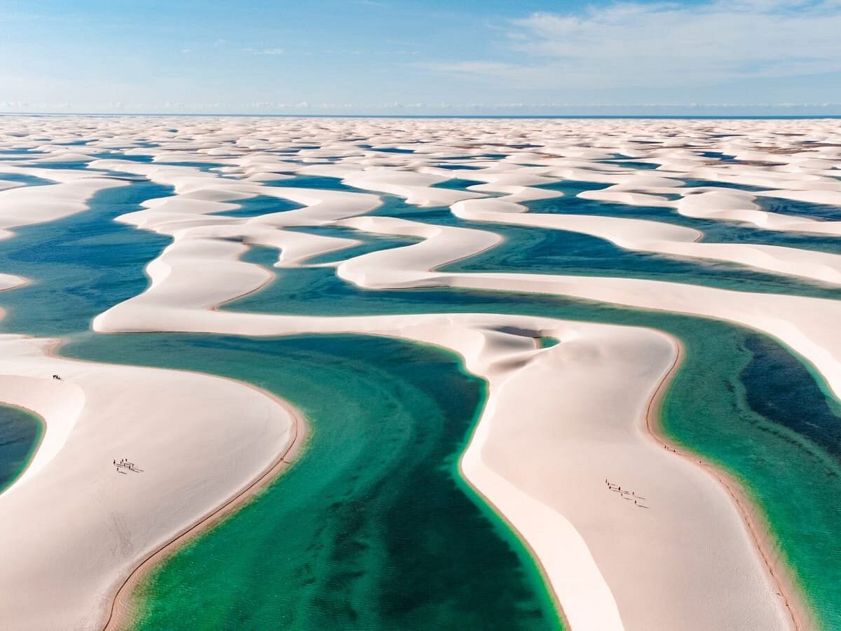 Cena de reportagem: sAND & SUN TOUR: All You SHOULD Know Before Going (2026), no trecho “Como chegar aos Lençóis Maranhenses”