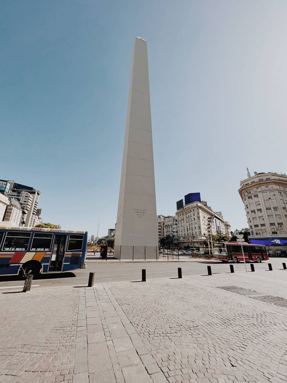 Cena de reportagem: iconic Obelisk Landmark in Buenos Aires, Argentina - Free Stock Photo FreeJPG, no trecho “Antes de comprar”