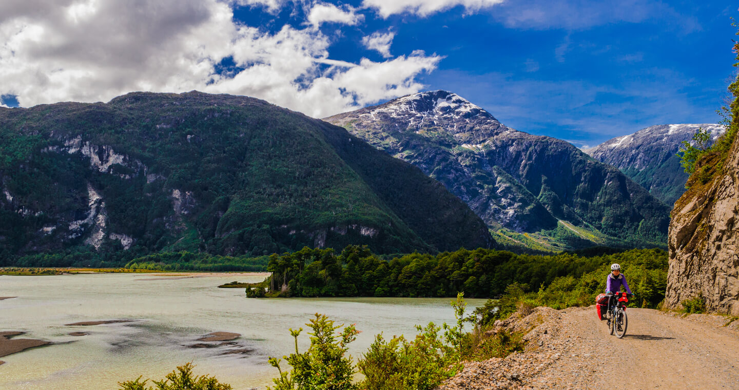Cena de reportagem: 6 tips for a bike tour through the Carretera Austral in Patagonia, no trecho “O que levar”