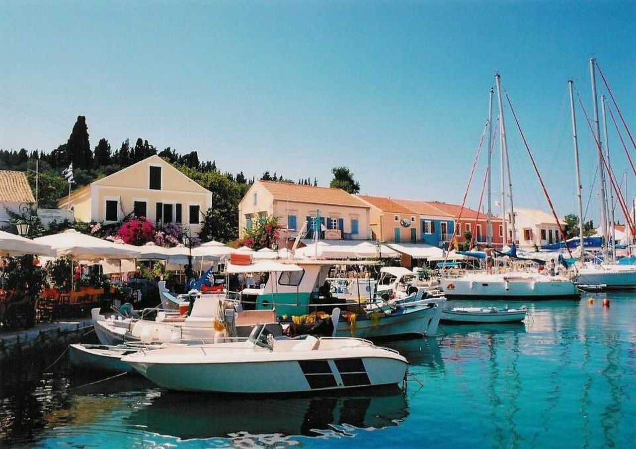 Cena de reportagem: fiskardo Village, Kefalonia, Greece - Holidify, no trecho “Antes de planejar”