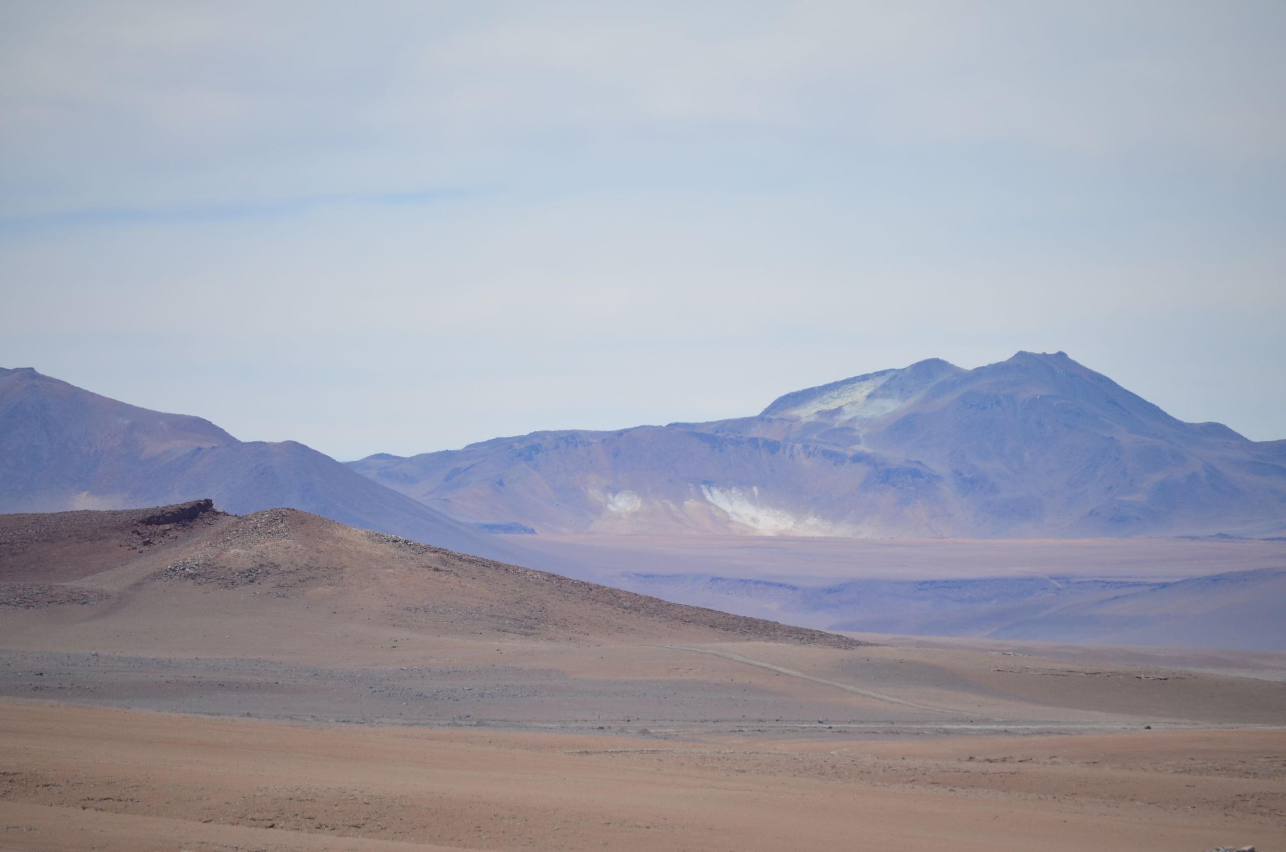 Cena de reportagem: what the Driest Desert in the World Feels Like Live Science, no trecho “Centro: verão seco e inverno chuvoso”