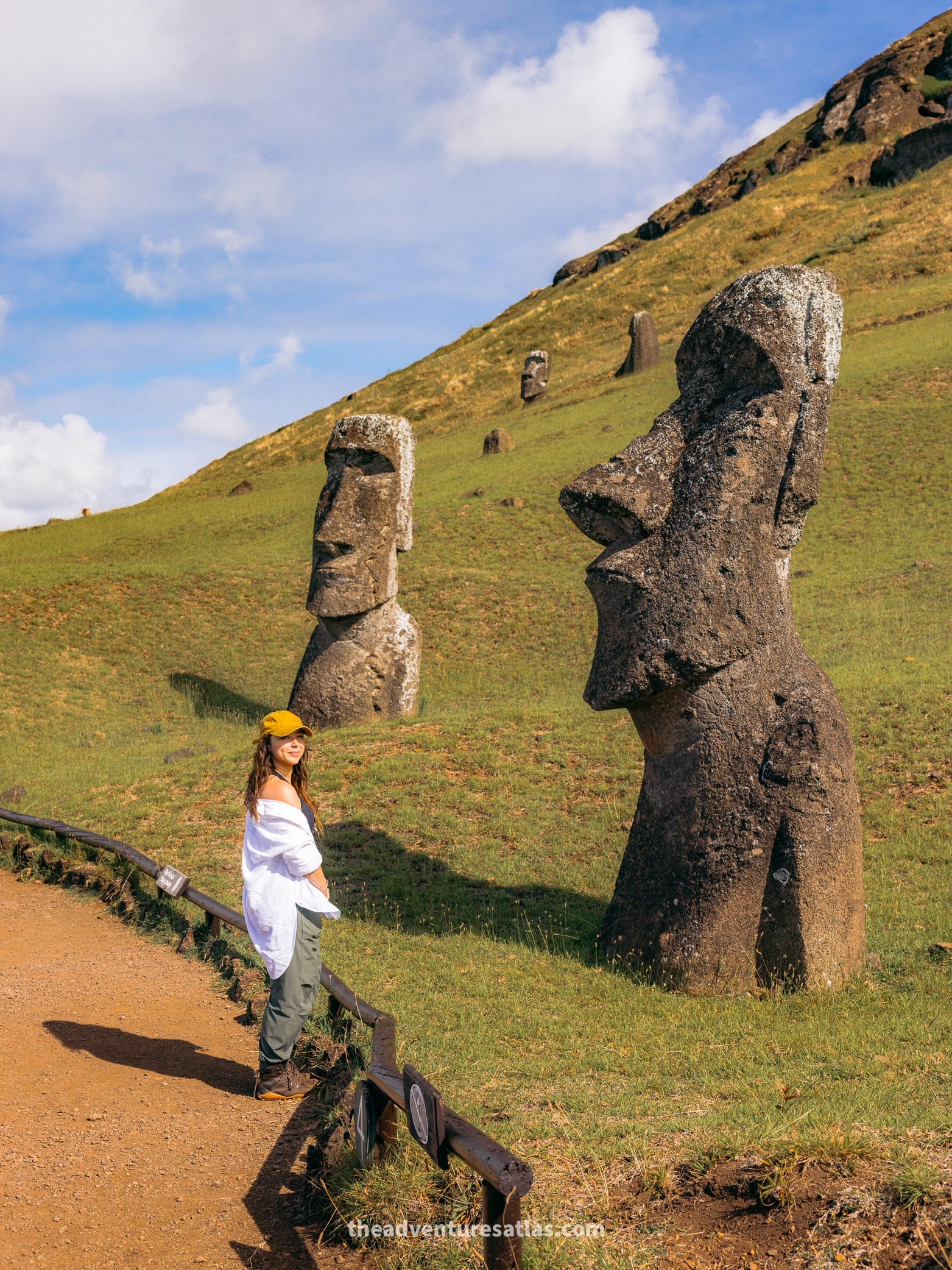 Cena de reportagem: how to Visit Easter Island (Rapa Nui): Everything You Need to Know - The Adventu, no trecho “Respeito ao lugar”