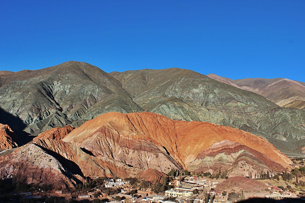 Cena de reportagem: jujuy - Purmamarca - Cerro de los siete colores Cerro de l. Flickr, no trecho “O que levar”
