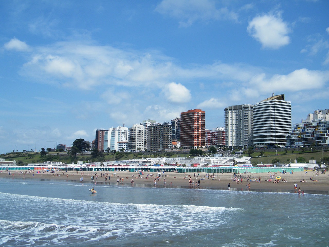 Cena de reportagem: playa Grande, Mar del Plata Mar del Plata, Argentina Flickr, no trecho “As praias da cidade”