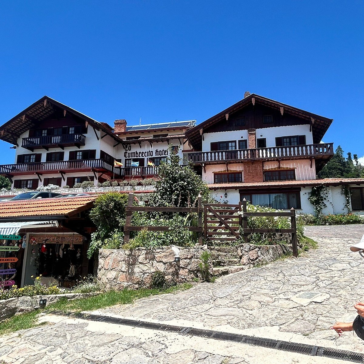 Cena de reportagem: aTUALIZADO 2026) Excursão de dia inteiro a La Cumbrecita e Villa General  Belgrano: experiência oferecida por Tangol Tours Cordoba, no trecho “Números da vila”