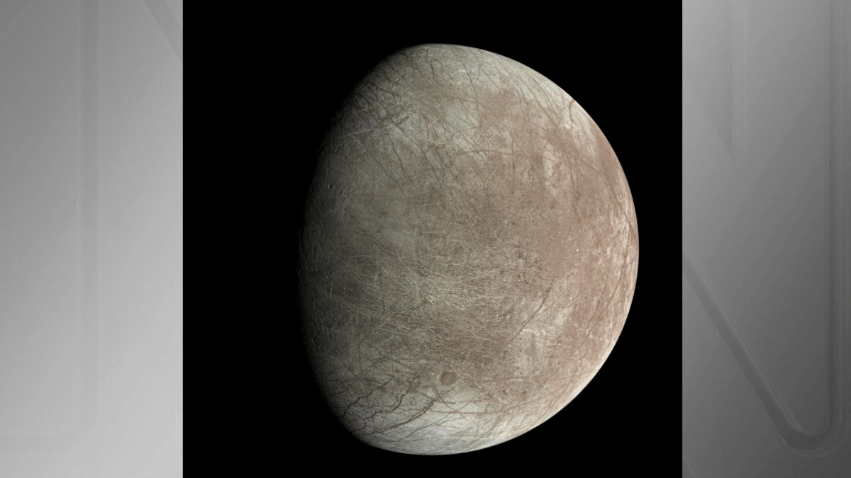 Cena de reportagem: sonda da Nasa mede espessura da camada de gelo de lua Europa, de Júpiter, no trecho “O que ainda não se sabe”