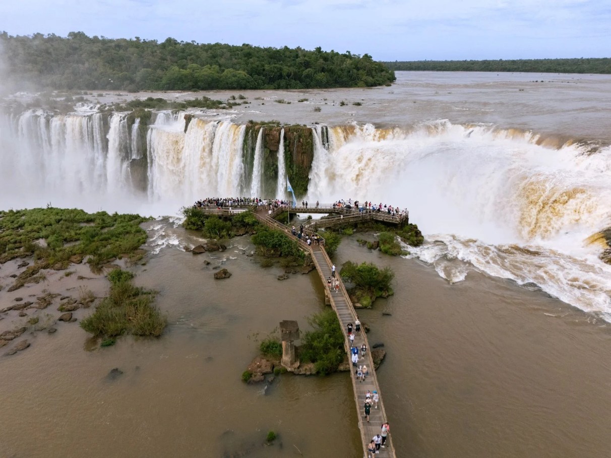 Cena de reportagem: cataratas do Iguaçu: Circuito Garganta do Diabo é fechado por tempo  indeterminado, no trecho “Outras opções no parque”