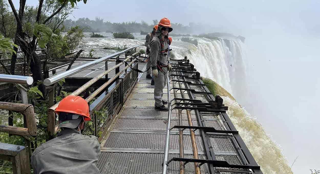 Cena de reportagem: confirmado: Argentina desmontará passarela das Cataratas, no trecho “O que levar”