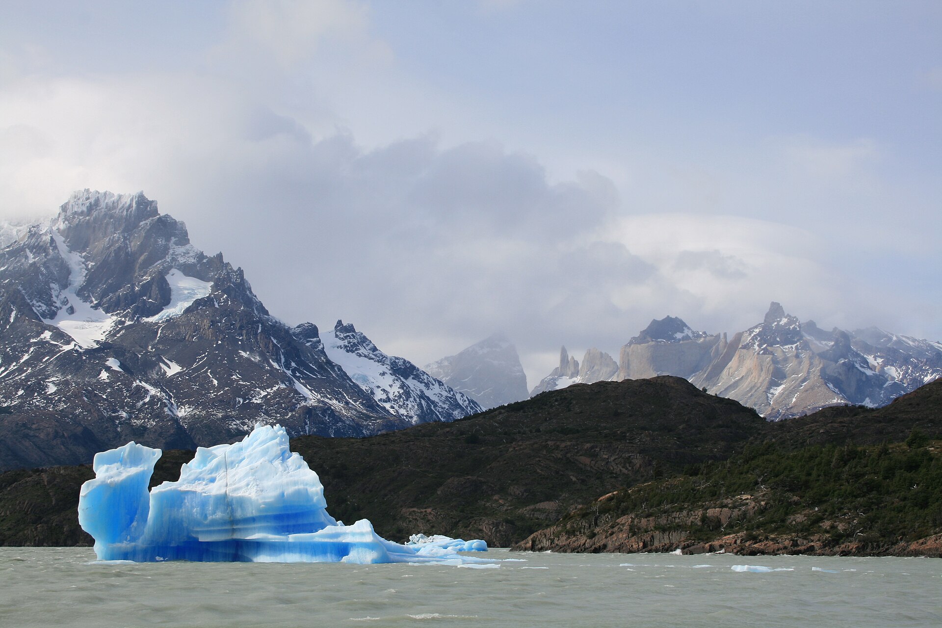 Cena de reportagem: file:Glaciar Grey, Parque Nacional Torres del Paine, Chile2.jpg - Wikimedia Comm, no trecho “Como chegar ao parque”