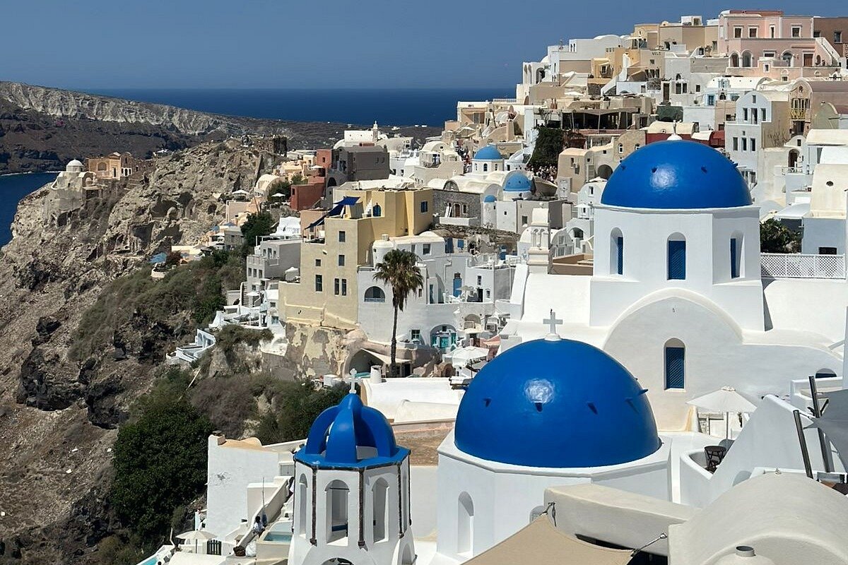 Cena de reportagem: golden Move Santorini (2026) All You SHOULD Know Before Going (w/ Reviews), no trecho “A erupção que redesenhou a ilha”