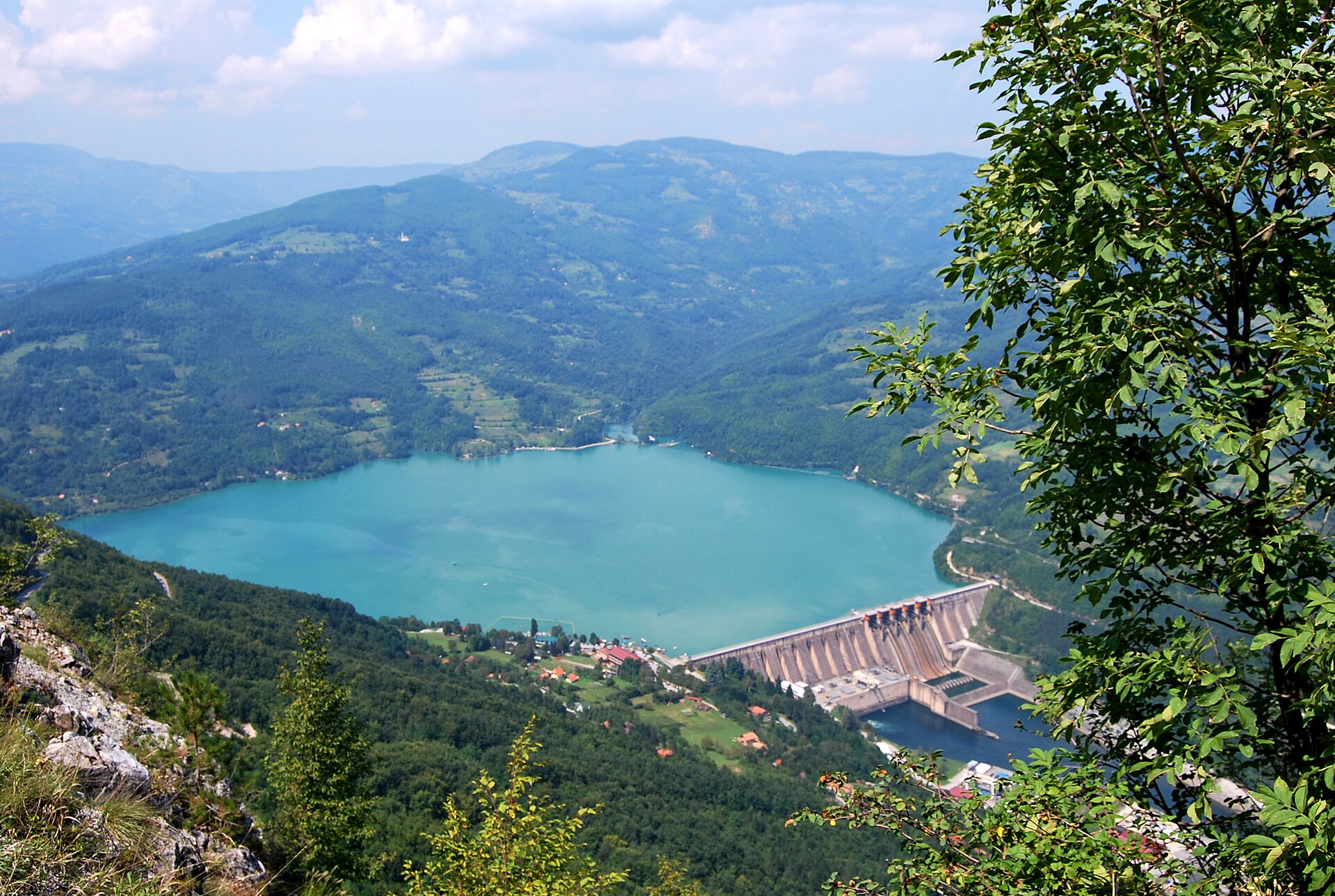 Cena de reportagem: file:Perucac dam.jpg - Wikipedia, no trecho “Como o ICMBio tenta proteger os botos que ainda estão vivos”