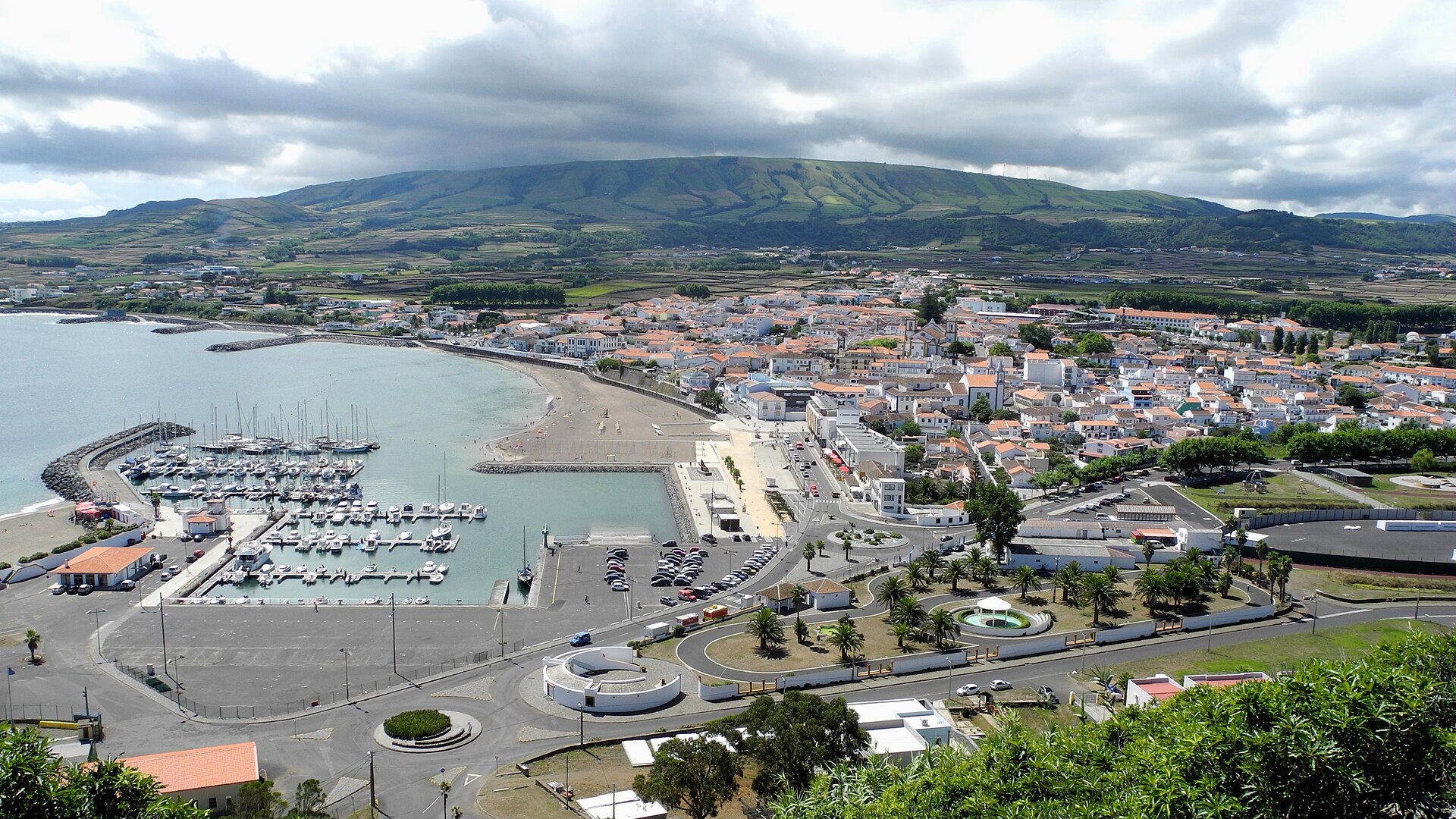 Cena de reportagem: santa Cruz, Praia da Vitória - Wikipedia, no trecho “APA do Albardão e zona de amortecimento”