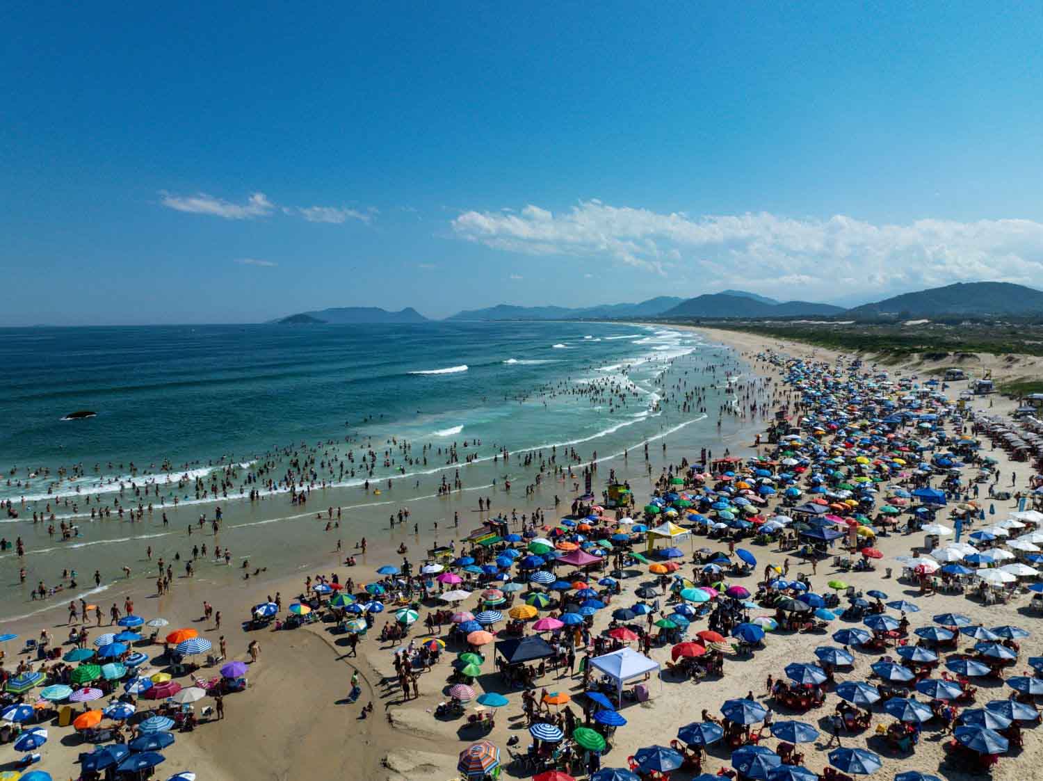 Cena de reportagem: turismo de SC teve o segundo maior crescimento do país no verão de 2025 - OCP Ne, no trecho “O que muda com a Lei 14.759”