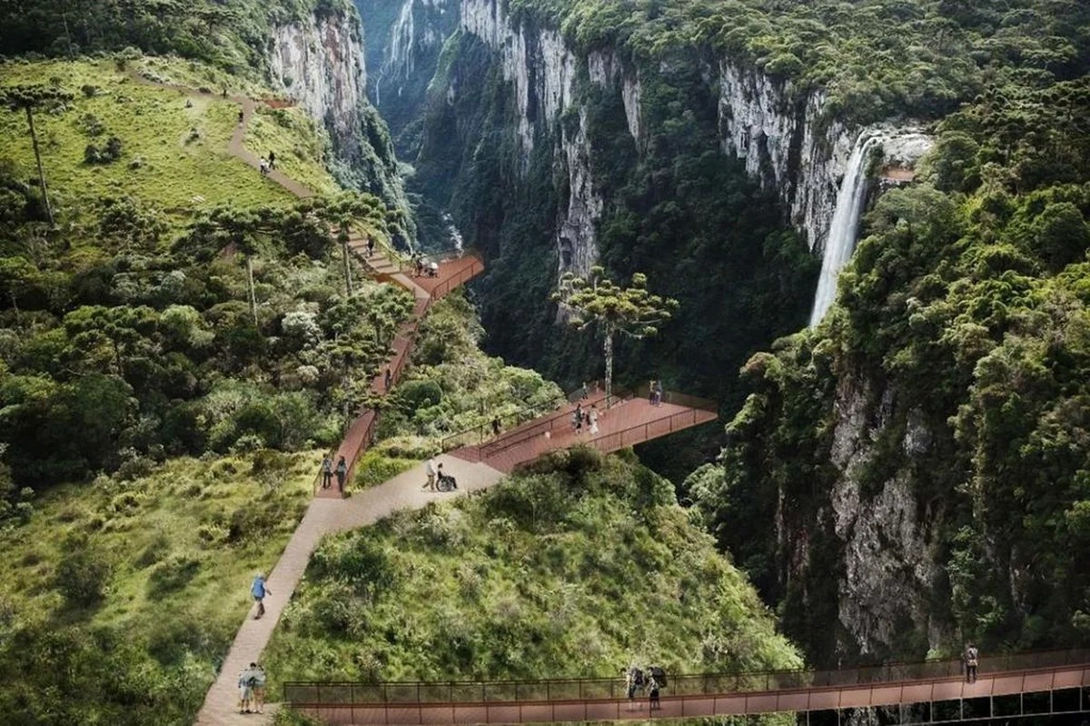 Cena de reportagem: setores de turismo e hotelaria sinalizam recuperação em cidades da Serra, aponta, no trecho “Ligue com outras histórias de bicho raro”