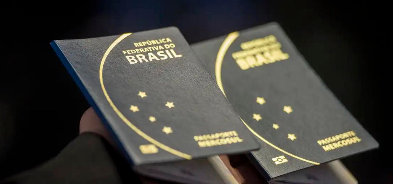 Cena de reportagem: polícia Federal retoma serviço online de emissão de passaportes - Metro 1, no trecho “Documento de identificação: o que vale e o que a PF recusa”