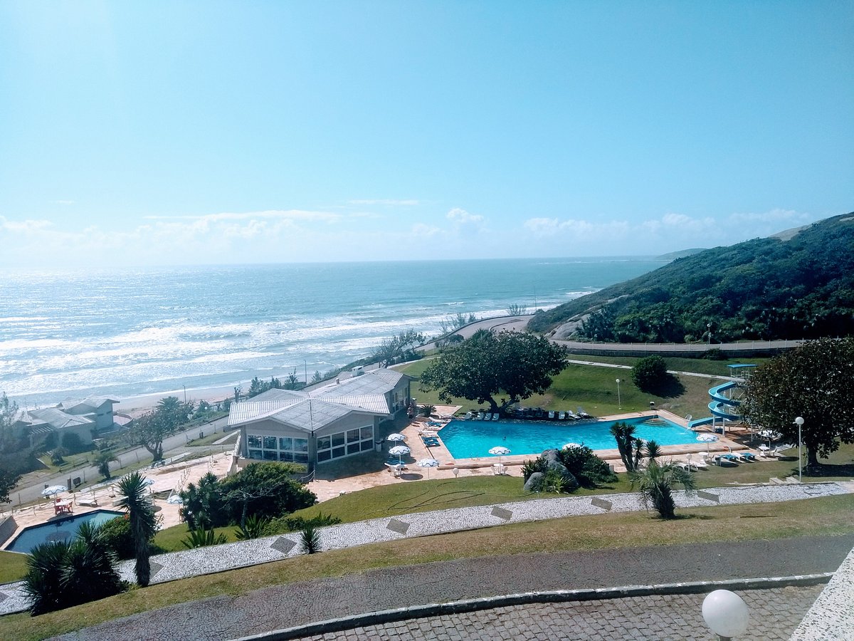 Cena de reportagem: dIE 10 BESTEN Hotels nahe Hotel Laguna Praia, no trecho “O que é a Bandeira Azul”