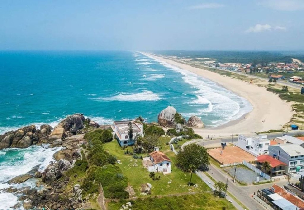 Cena de reportagem: o estado com mais praias certificadas com o selo Bandeira Azul: descubra os dest, no trecho “São Francisco do Sul e outras cidades da lista”