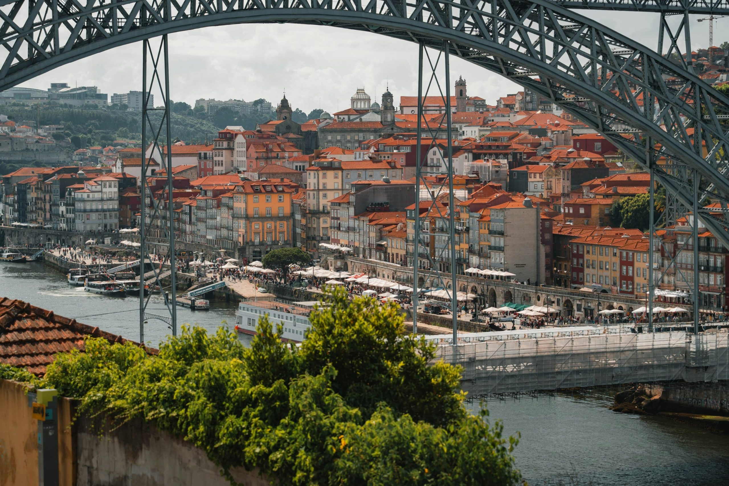Cena de reportagem: lisbon vs Porto: Which Is Better For Backpackers?, no trecho “O que vem pela frente”