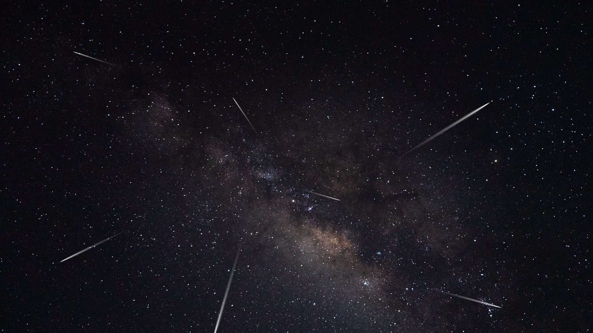 Cena de reportagem: chuva de meteoros Líridas atinge pico e poderá ser vista em todo o Brasil; saiba, no trecho “O que se esperava no pico”