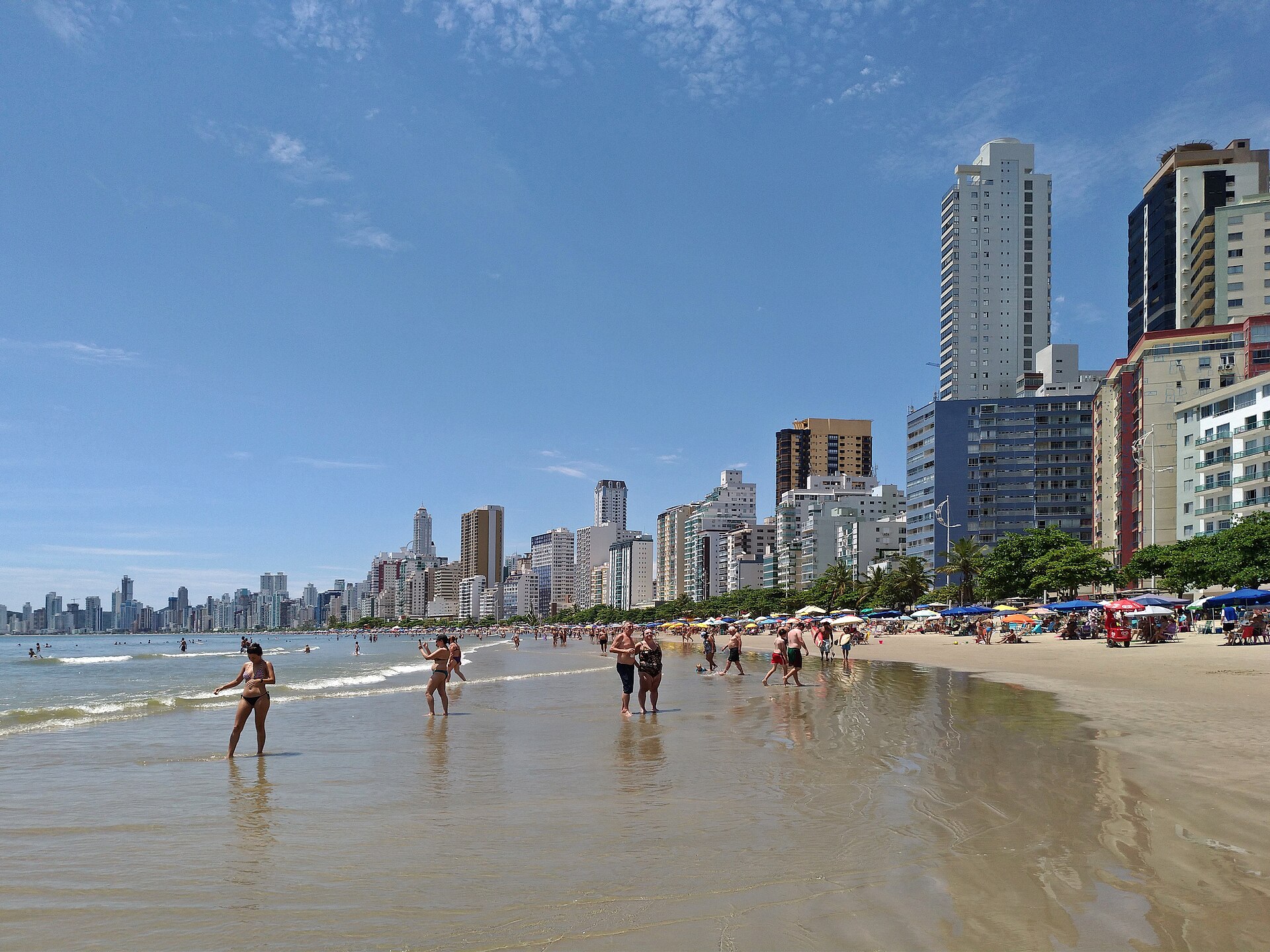 Cena de reportagem: balneário Camboriú - Wikipedia, no trecho “O que será medido”