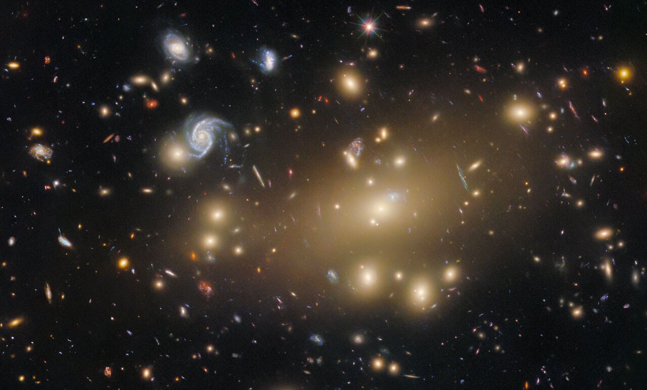 Cena de reportagem: hubble Snaps Galaxy Cluster’s Portrait - NASA Science, no trecho “O papel do Roman”