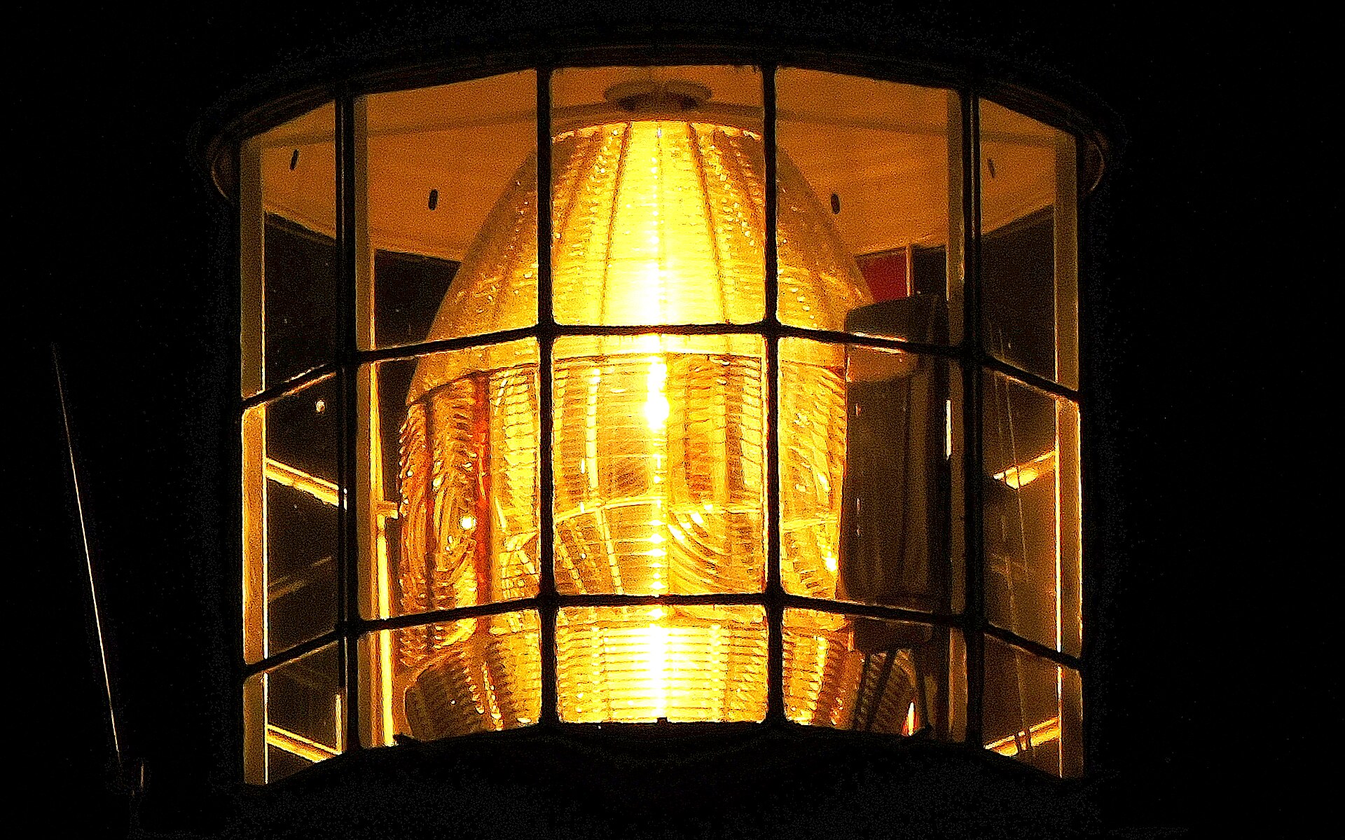 Cena de reportagem: file:FAROL DE SANTA MARTA. LAGUNA-SC, BRASIL.JPG - Wikipedia, no trecho “Quem cuida do farol hoje”