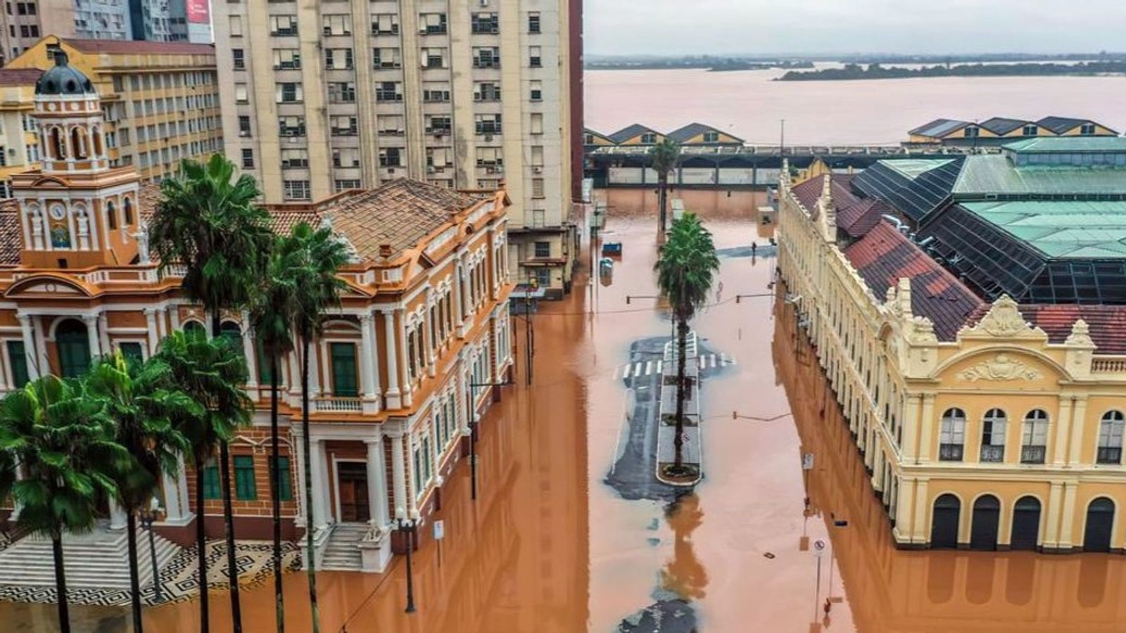 Cena de reportagem: a year after historic flood, Rio Grande do Sul continues to face Brazilian gover, no trecho “O que observar”