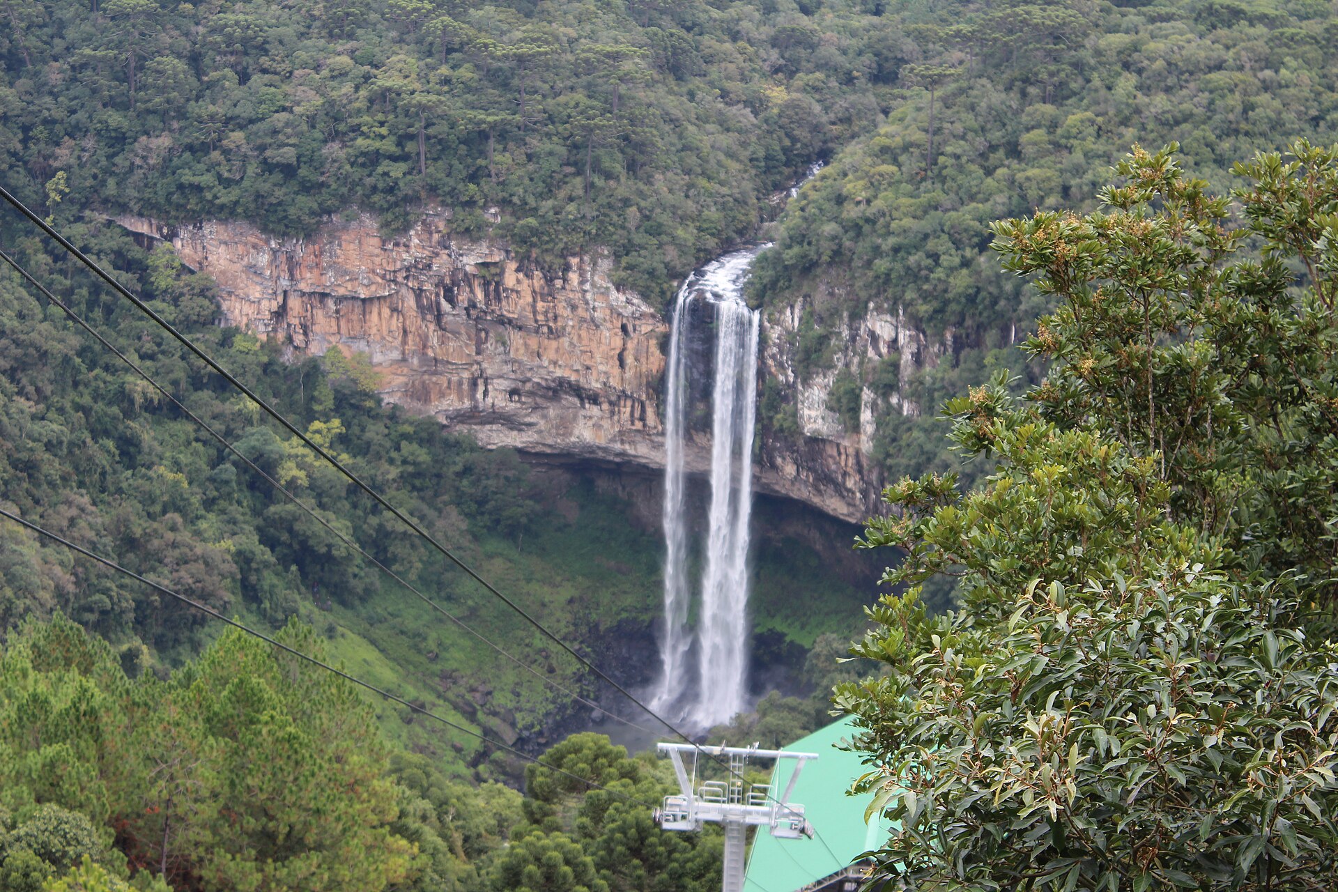 Cena de reportagem: file:Cachoeira do Caracol no Parque Estadual do Caracol em Canela - RS.JPG - Wik, no trecho “Entrada e último acesso”